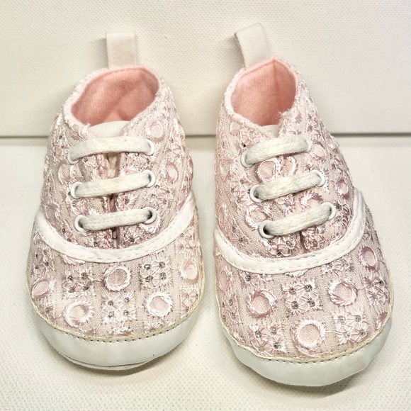 Laura Ashley Embroidered Sparkly Crib Sneakers Sz 9-12M Pink Walker Infant NWOT - Picture 1 of 8